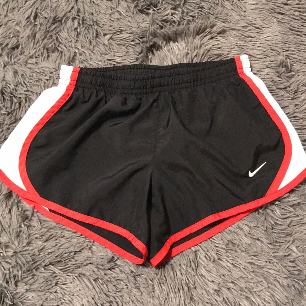 Girls Nike tempo run shorts!